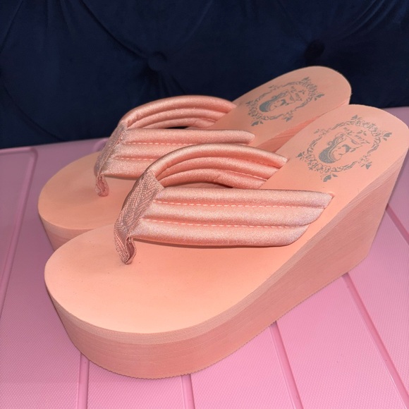 BRAND NEW! Peach Wedge Thong Sandals - Size 9 - Picture 5 of 5